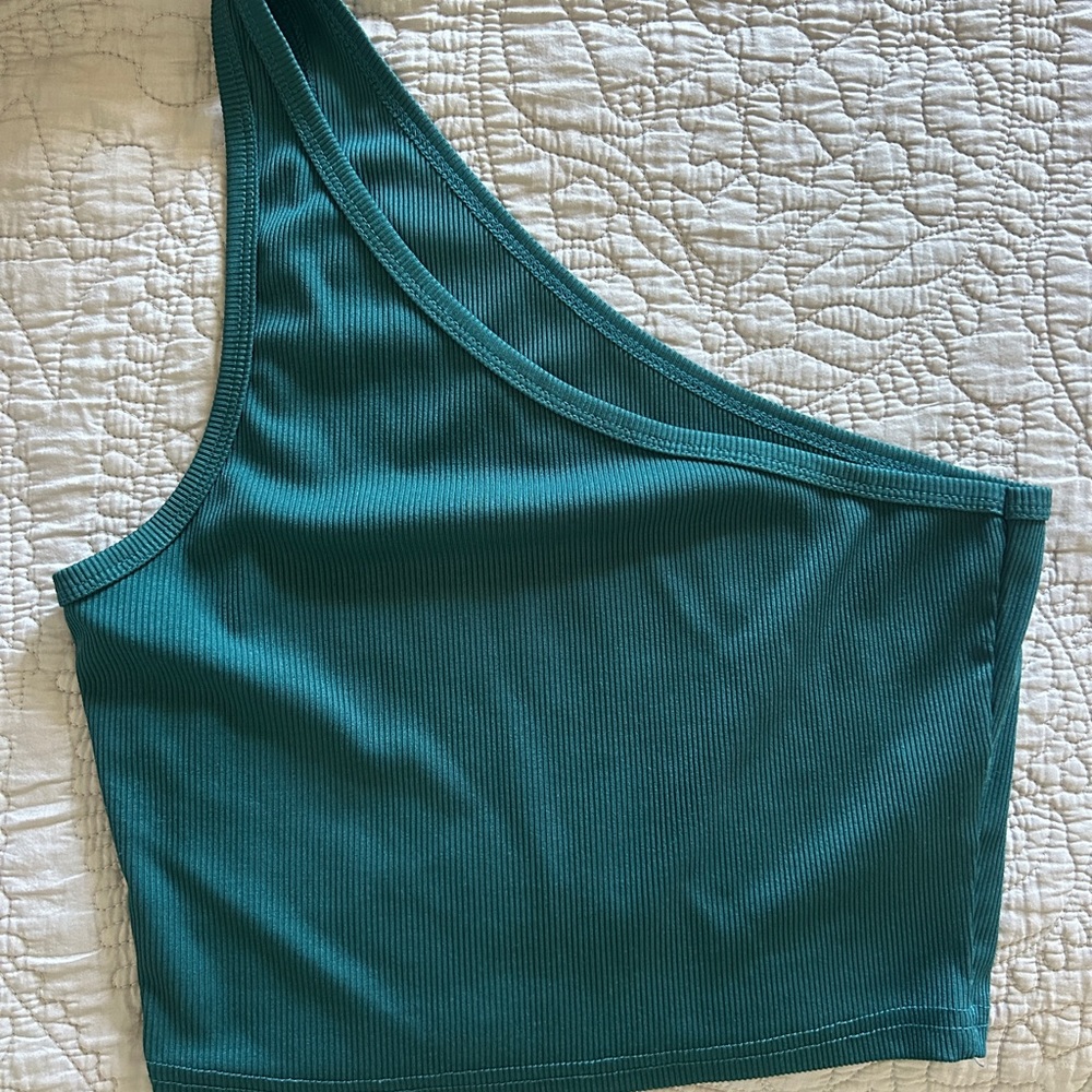 One shoulder going out top